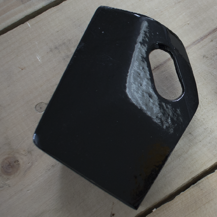 CANOE | Small black aluminum corner cap